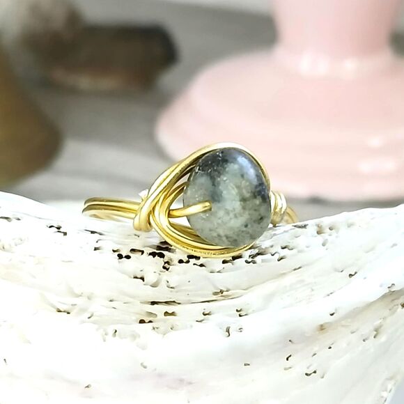 Labradorite Crystal Beaded Ring, Gemstone Wire Ring, Size 9.5 - Picture 1 of 2